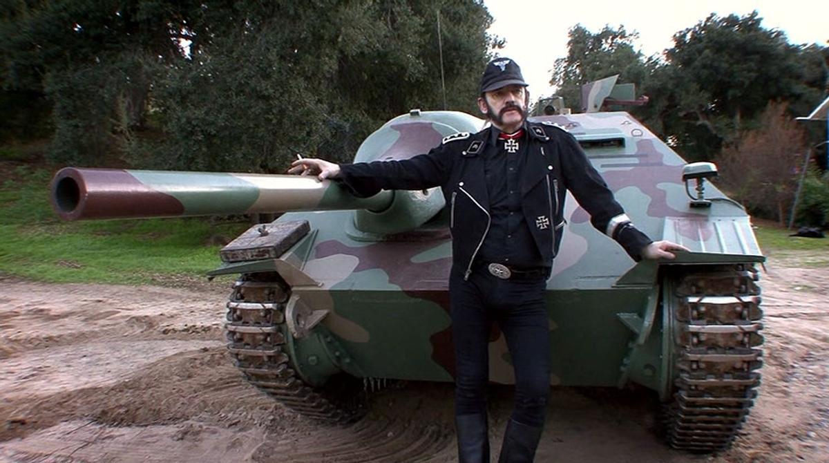 Lemmy Kilmister con su uniforme nazi y su Panzer Tiger