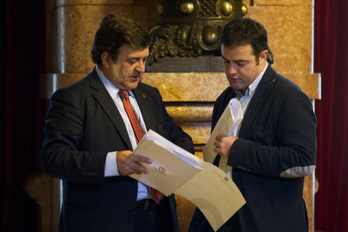 Alfons López Tena (esquerra) i Uriel Bertran, al Parlament, el 20 d’octubre. Alfons López Tena (esquerra) i Uriel Bertran, al Parlament, el 20 d’octubre.