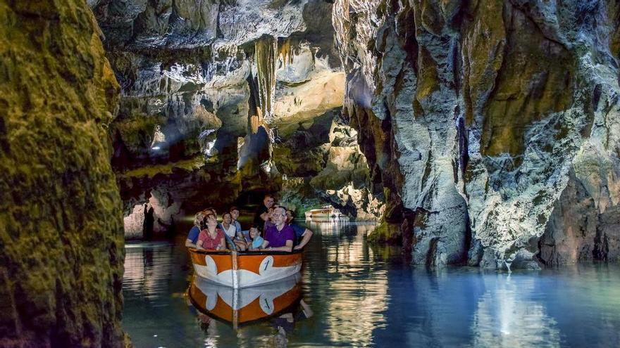 ¿Quieres trabajar en una cueva? Buscan a 24 barqueros para un emblema turístico de Castellón