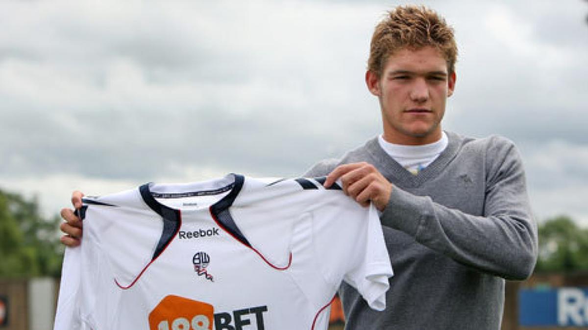 Marcos Alonso llegó al Bolton en 2010