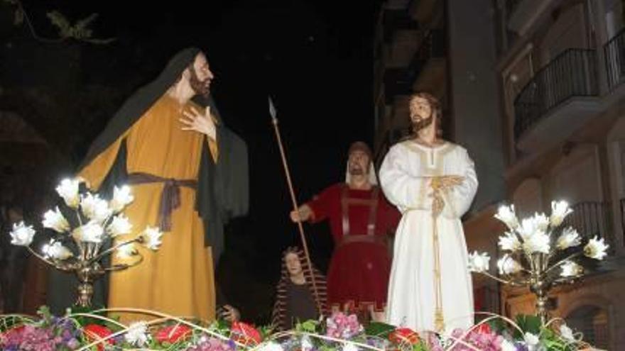 La Santa Cena y las Negaciones de Pedro procesionan en Torrent