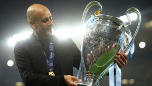 Guardiola posa con su tercera Champions, la primera del City, tras derrotar al Inter en Estambul.