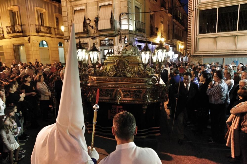 Las procesiones del Viernes Santo emocionan a miles de alicantinos