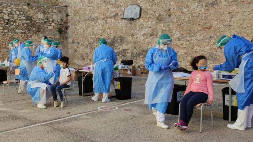 Diverses proves PCR a alumnes a l&#039;escola Remolins de Tortosa