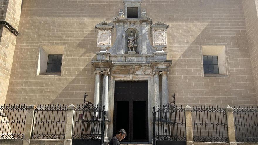 El arzobispo inaugura el Año Jubilar con la apertura de la Puerta Santa de la Catedral de Badajoz