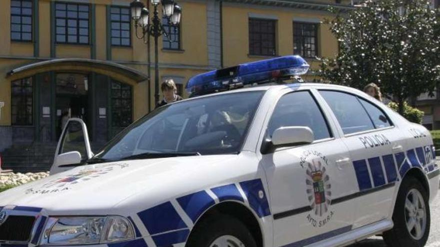 Detienen a un hombre en Entrego que pegó a dos hosteleros que le reprobaron por cometer actos vandálicos
