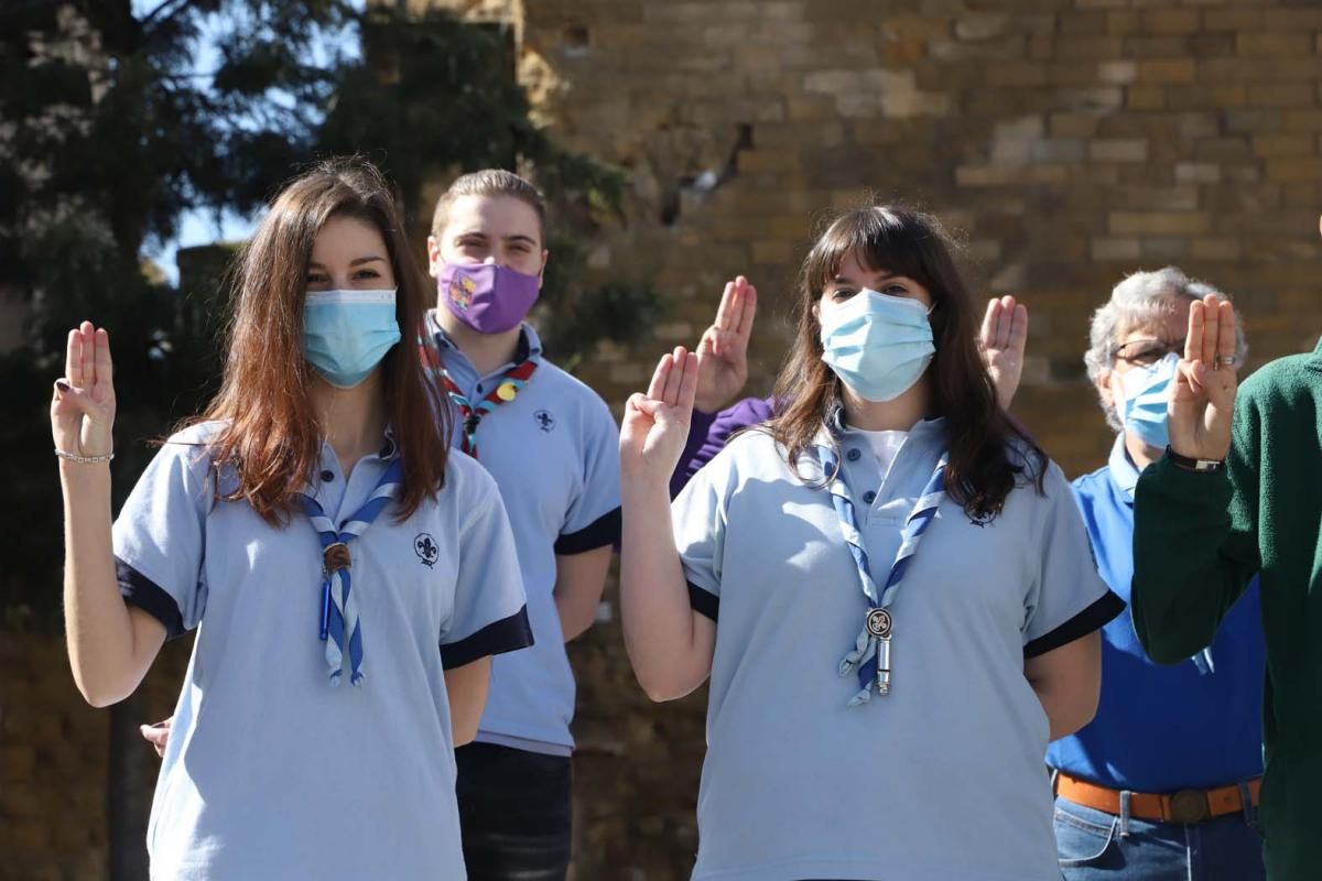 Izado de la bandera con motivo del Día del Escultismo, en los Jardines de Baden Powell