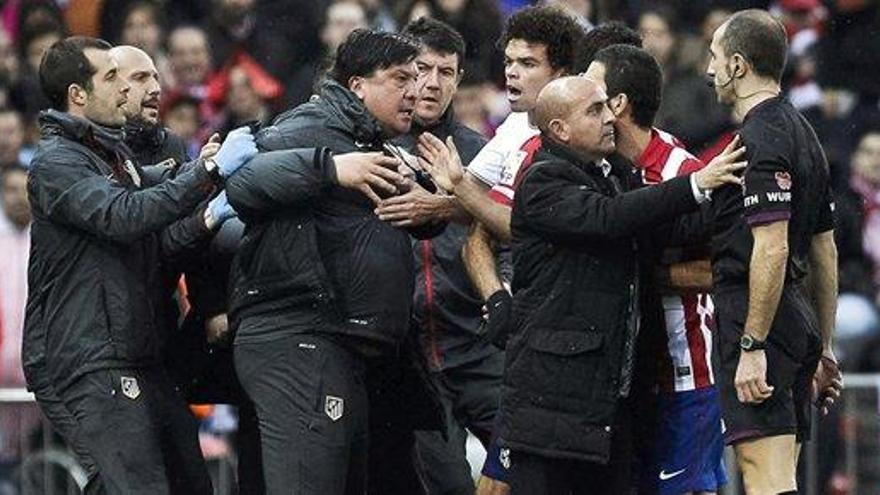 Germán Burgos, durante la tángana de su expulsión.