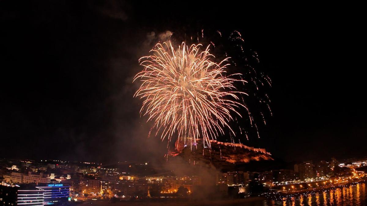 Mediterráneo pone el broche al concurso de fuegos artificiales de Hogueras 2026
