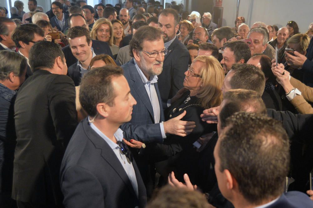 Rajoy pide al PSOE que "se moje" en la financiación.