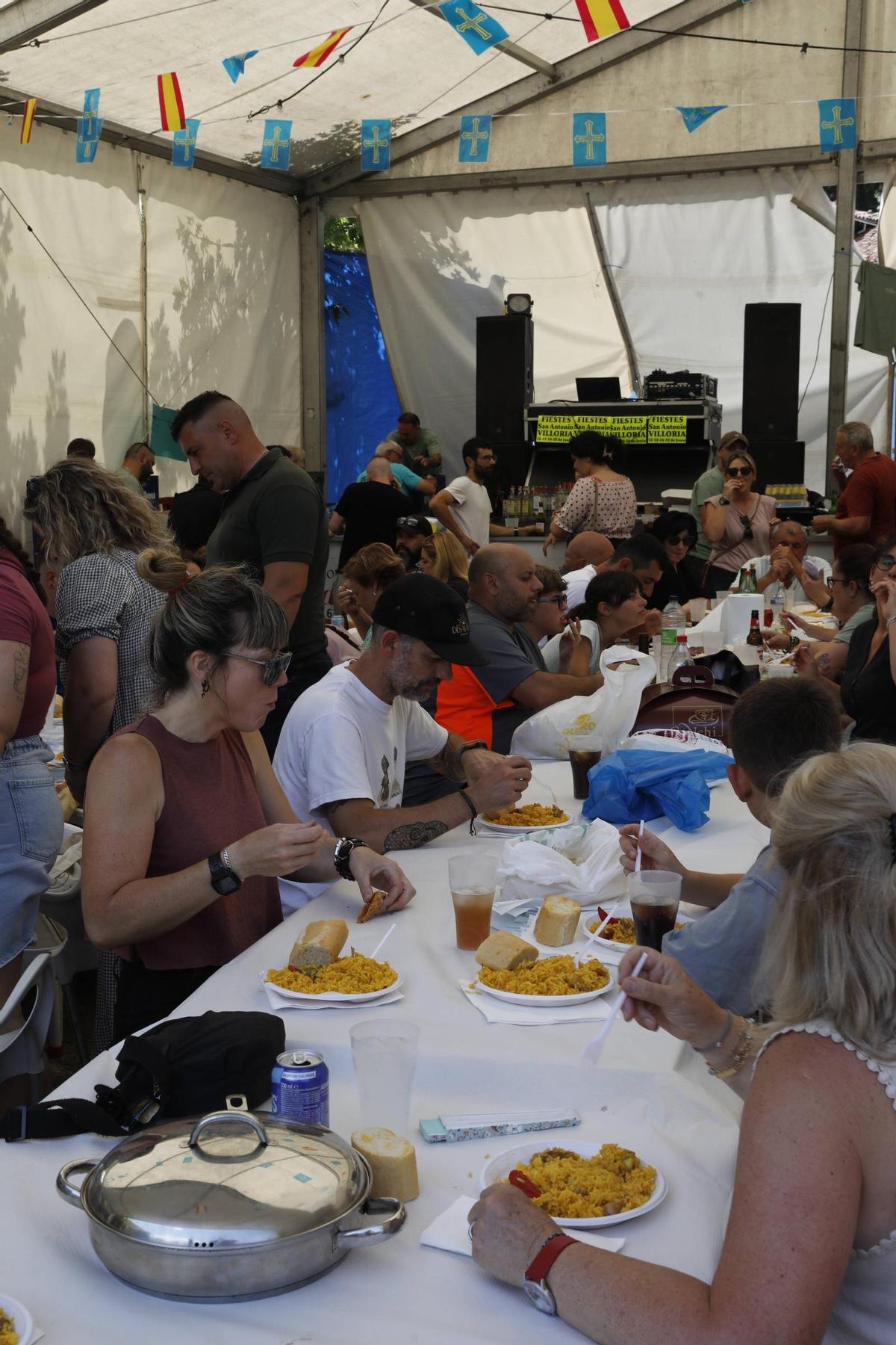 Comida popular en Villoria, Laviana, para celebrar a San Antonio: así está siendo la celebración