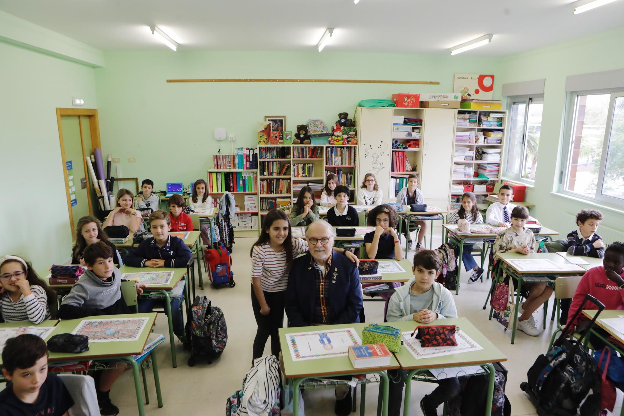 EN IMÁGENES: Philip Felgner, uno de los padres de la vacuna contra el covid, vuelve a Asturias y visita el colegio Clarin en Gijón