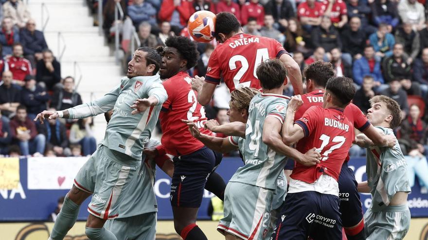 Osasuna se aprovecha de otro esperpento del Atlético a domicilio