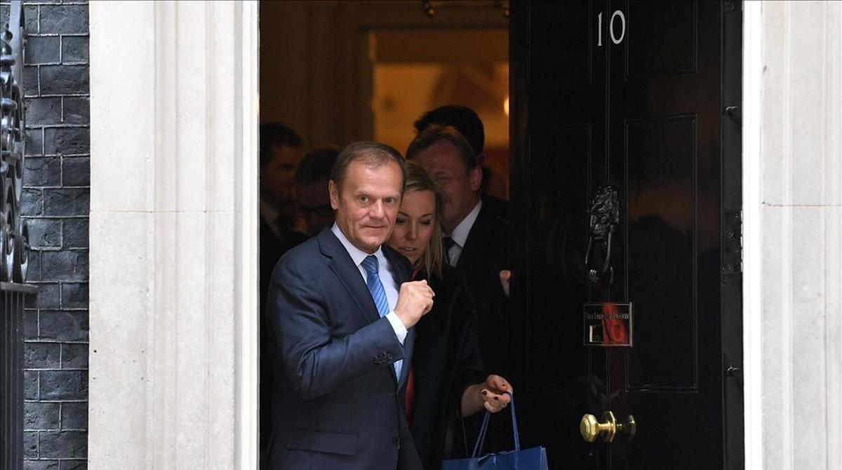 zentauroepp37954196 european council president donald tusk leaves 10 downing str170406192426