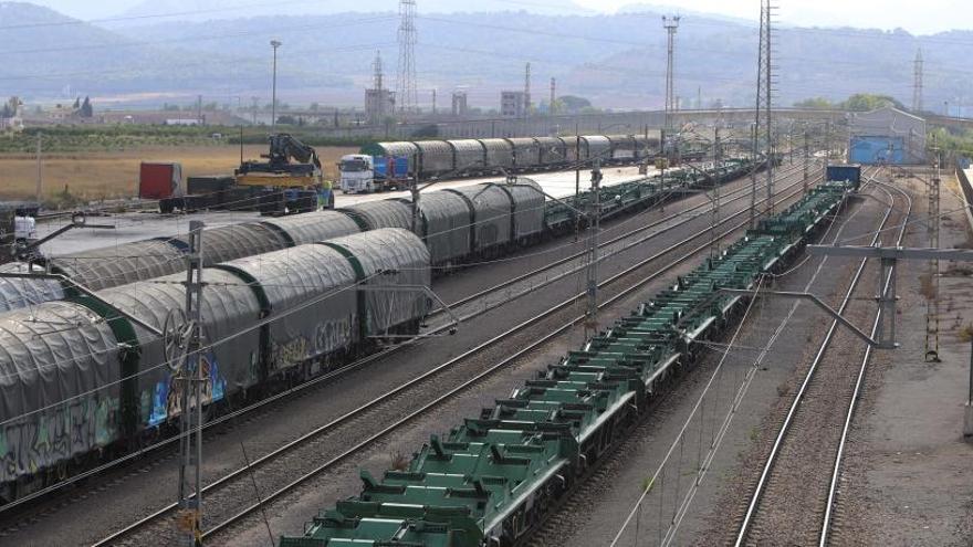 ADIF apuesta por reforzar la terminal de trenes de mercancías de Sagunt