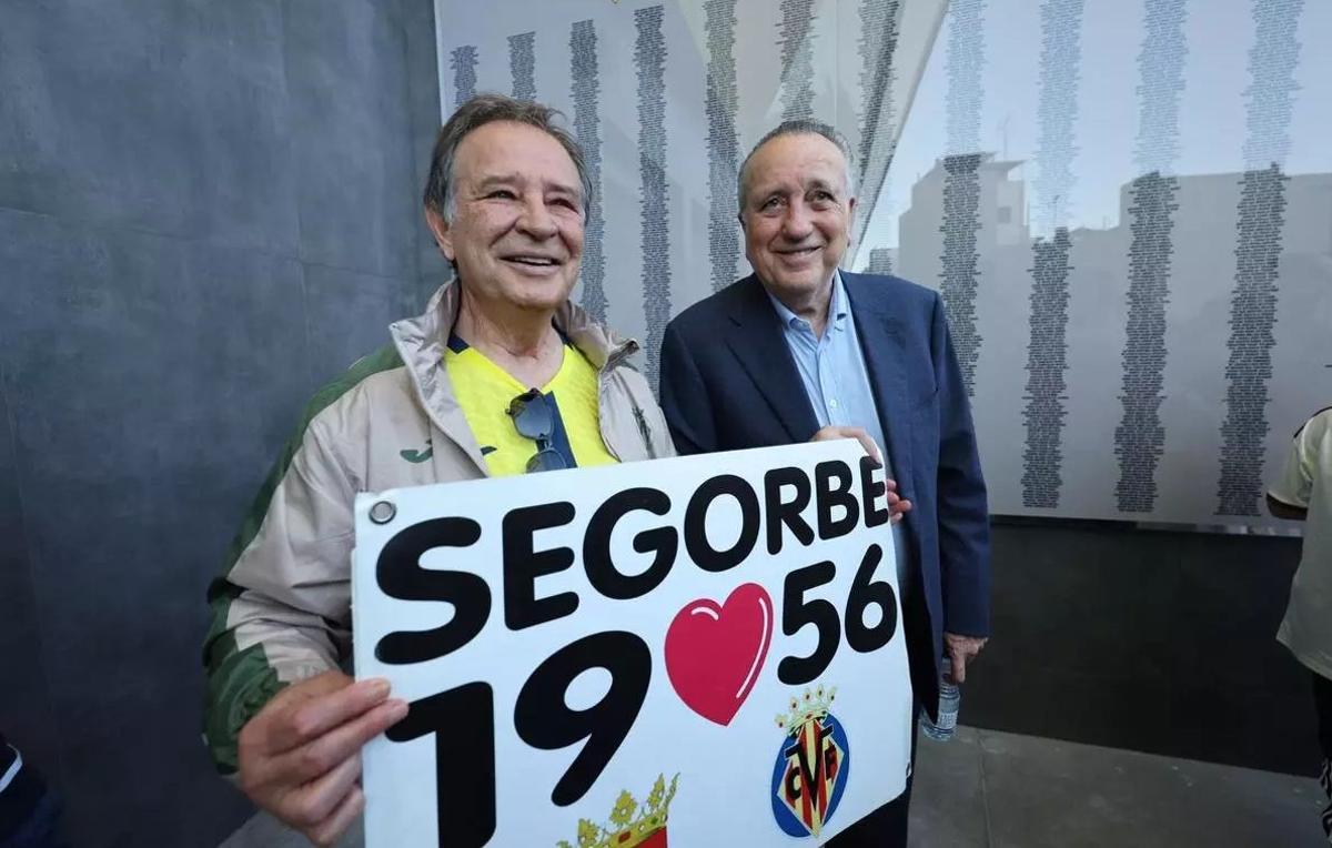 El Villarreal ha rendido homenaje a los abonados que cumplen 25 años como socios del club amarillo.