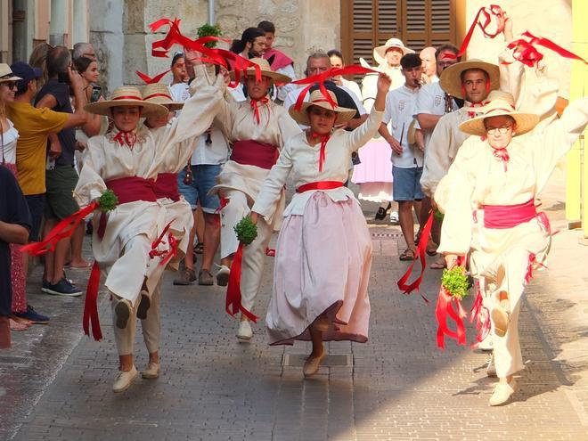 FOTOS | Las danzas en honor a Sant Bartomeu, en imágenes