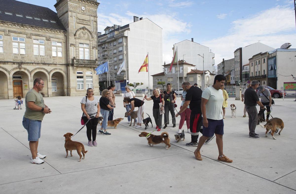 Protesta en 2023 en A Estrada para pedir mejoras en el parque canino.