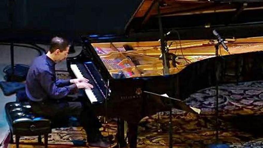 El pianista norteamericano Fred Hersch durante un concierto.