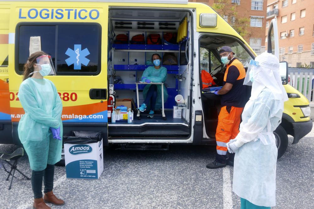 Test PCR para la detección del virus Covid-19, en el parking del centro de salud de La Roca.