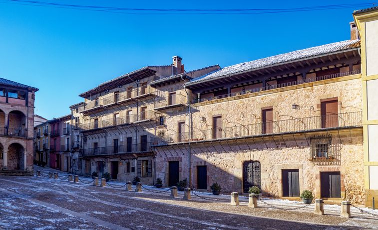 Su plaza Mayor es una de las plazas con más encanto de nuestro país.