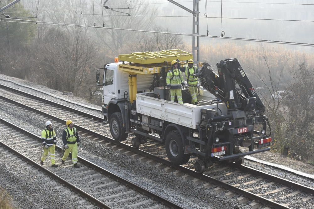 L'endemà de l'accident: fotos dels dos trens i dels treballs dels operaris