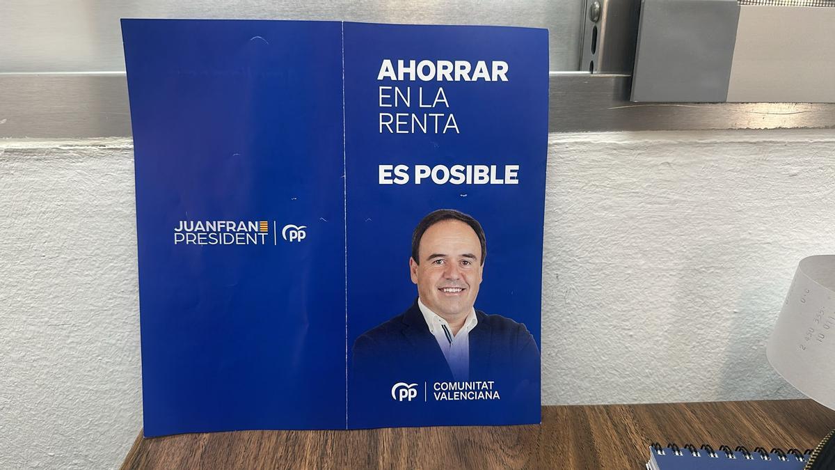 Díptico repartido por el PPCV entre sus sedes locales, con el lema "Juanfran, president".