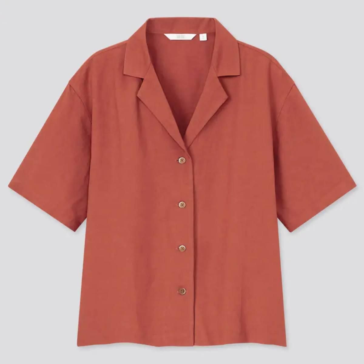 Camisa confecciónada en lino de manga corta y corte oversized, de Uniqlo