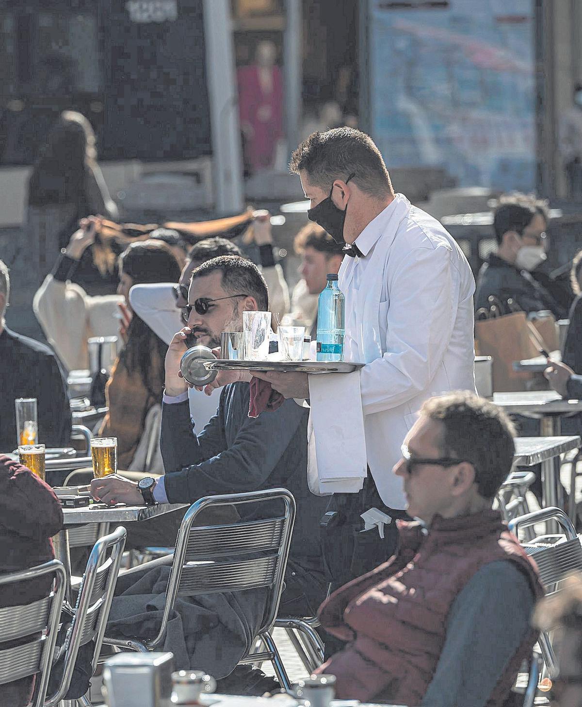 Este restaurante de Málaga hace públicos los sueldos de sus empleados.