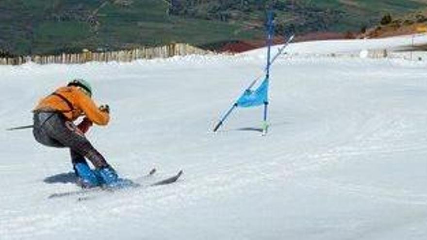 Un esquiador a Masella