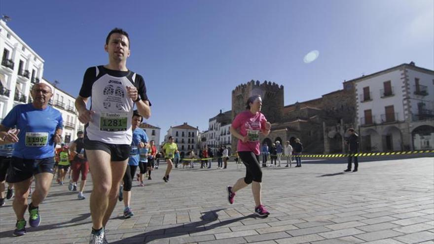 La media maratón cacereña se celebra el 7 de abril