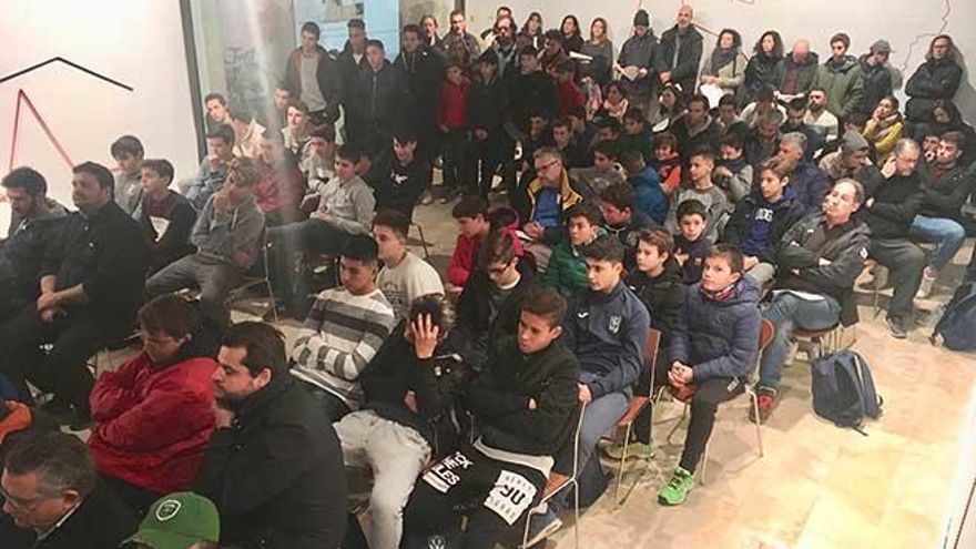 El Alaró presentó el Código Disciplinario a jugadores, técnicos y familiares.