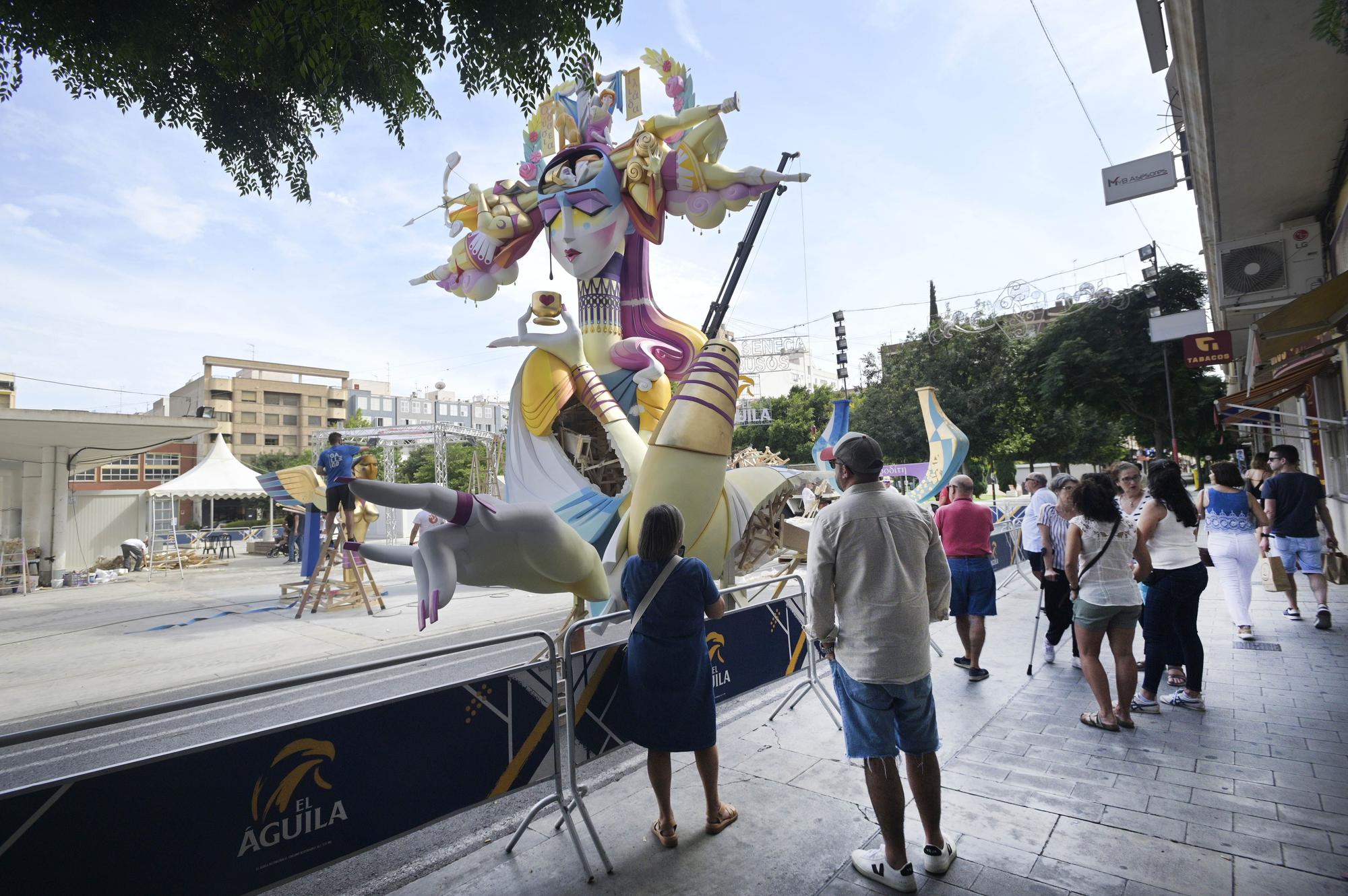 Las Hogueras Especiales ya ocupan las calles de Alicante