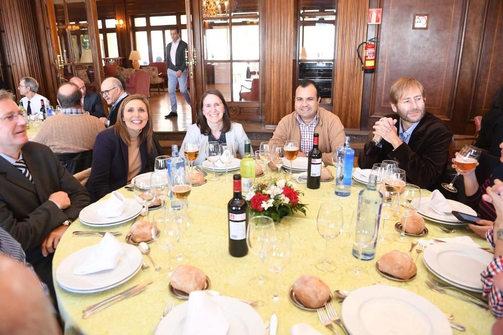 Los titulados de la Marina Mercante celebran una cumbre en A Coruña