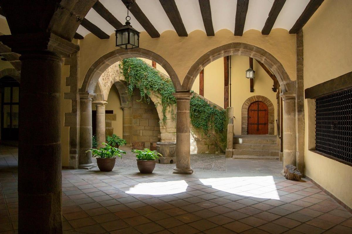 Patio interior del ayuntamiento de Rubielos de Mora