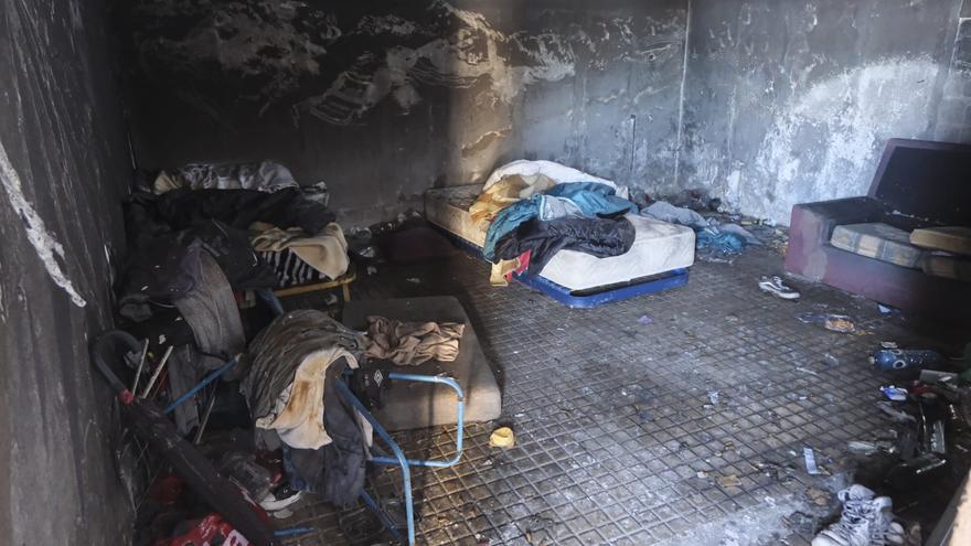En estado crítico las dos personas sin hogar heridas en el incendio del José Pache en Badajoz