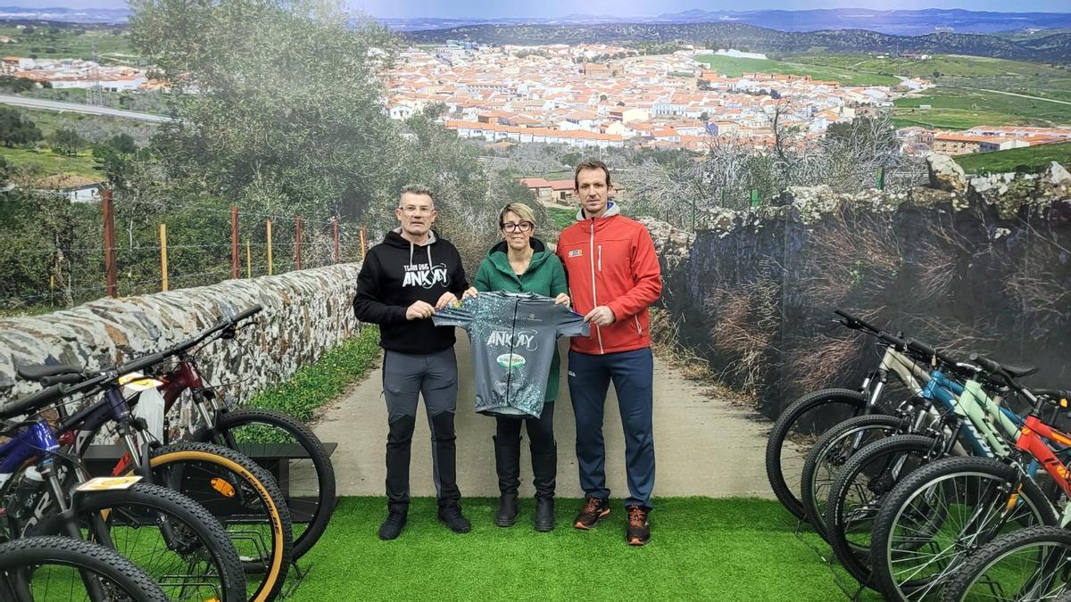 Antonio Calderón, Loli Vargas y Francisco Javier Granadero