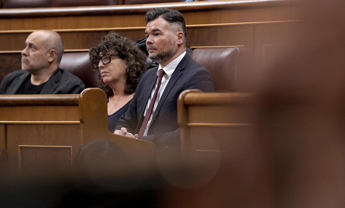 Gabriel Rufián, ERC. Pedro Sánchez comparece en el Congreso de los Diputados para informar sobre la posición del Gobierno ante la guerra de Oriente Próximo. Gabriel Rufián, ERC. Pedro Sánchez comparece en el Congreso de los Diputados para informar sobre la posición del Gobierno ante la guerra de Oriente Próximo.