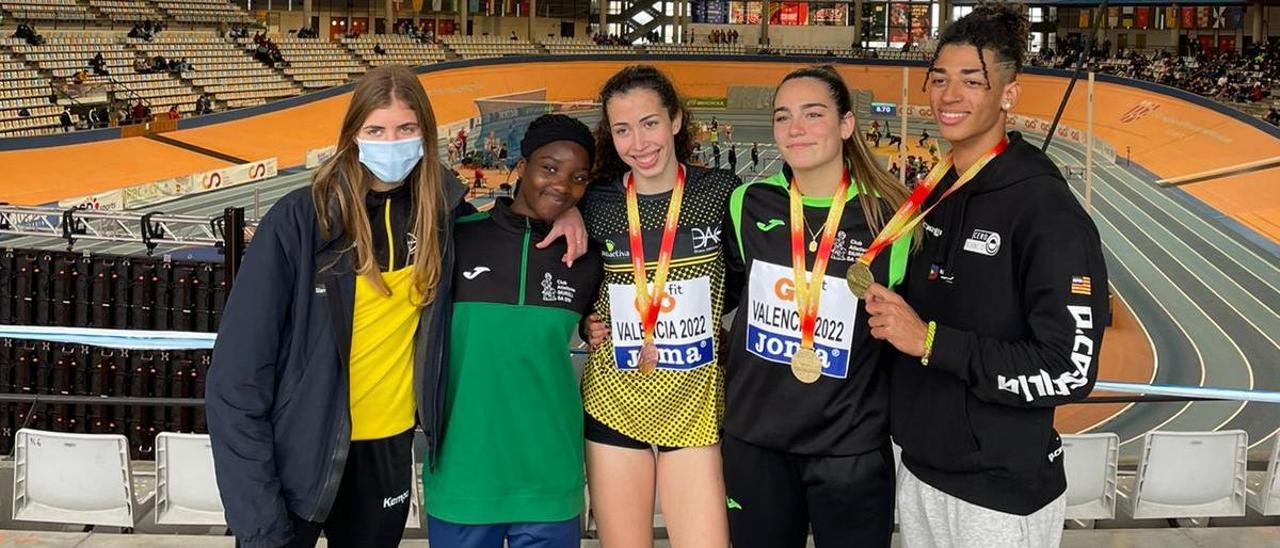 Lucía García, Ayat Abdessalam, Alba Serrano, Ivana Peralta y Dani Castilla, en Valencia