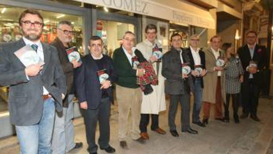 Las 12 plumas negras presentan nuevo libro