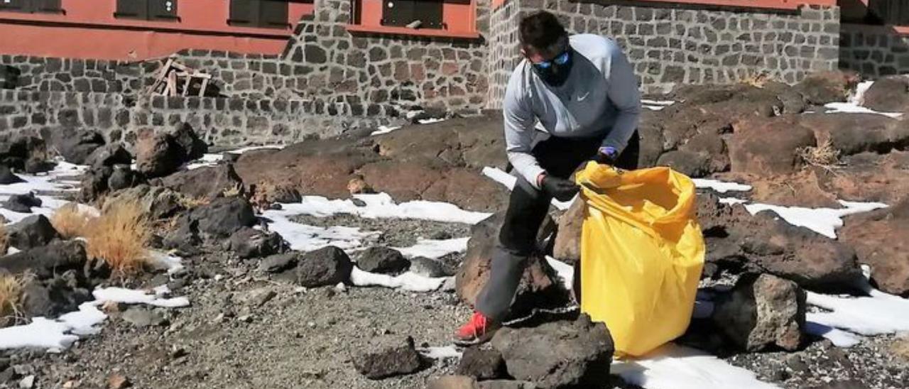 Segunda limpieza en el pico del Teide en 4 meses al acumularse la basura