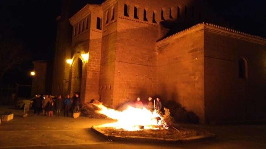 Últimas hogueras por San Antón y San Sebastián