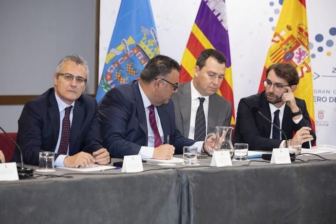 28.01.20. Las Palmas de  Gran Canaria. Cumbre sobre el transporte y la movilidad de los territorios extrapeninsulares. Presidencia del Gobierno de Canarias. Foto Quique Curbelo