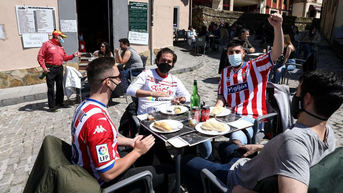 Ambiente de derbi en Gijón