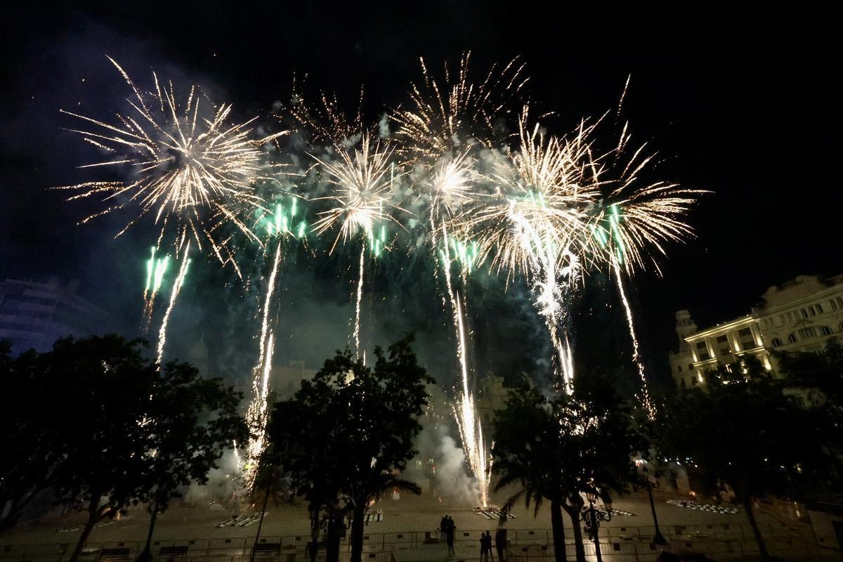 La pirotecnia echa el cierre a la Gran Fira de València