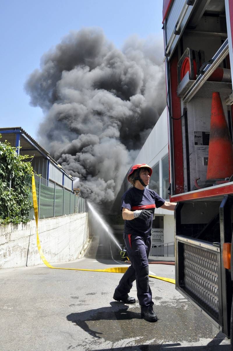 Fotogalería: Incendio en el polígono de Cogullada