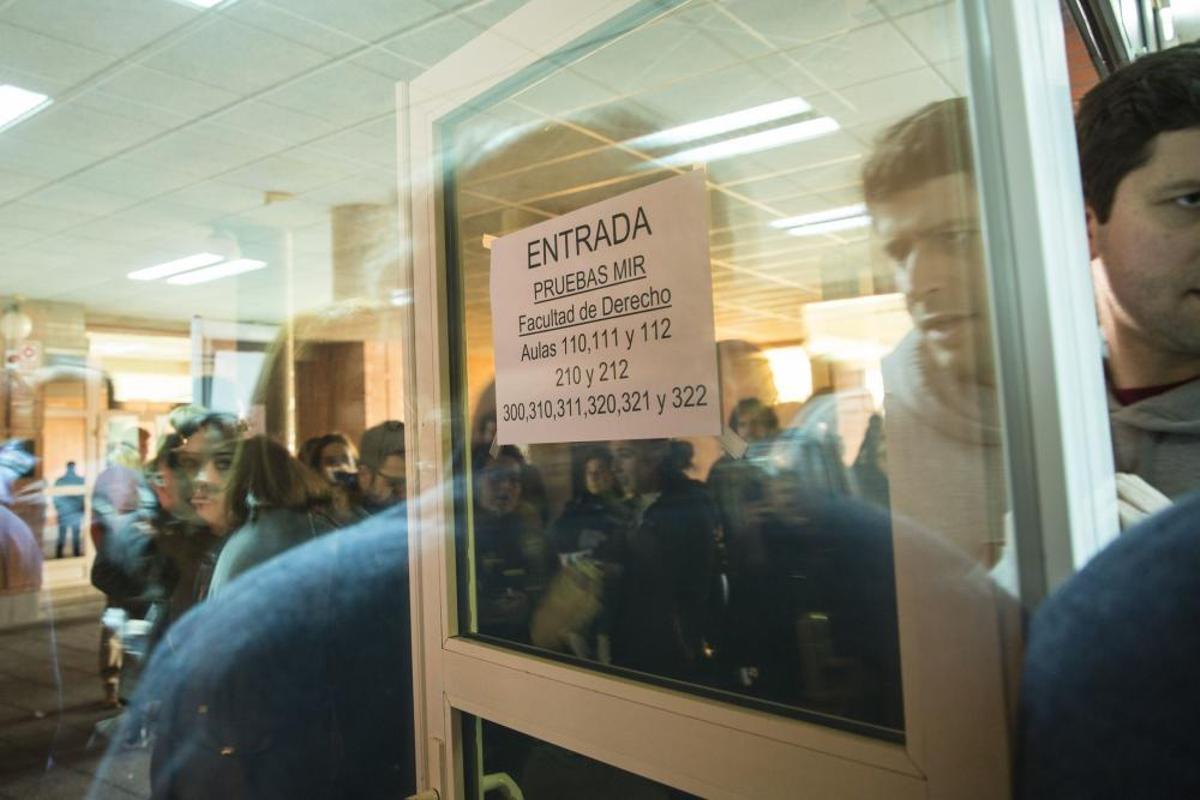 Examen del MIR en Oviedo.