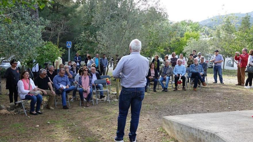 Un momento del acto conmemorativo celebrado en el Bosc de la Memòria de Bendinat.