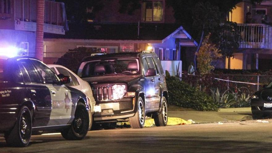 Un hombre dispara desde su coche y mata a 7 personas en California