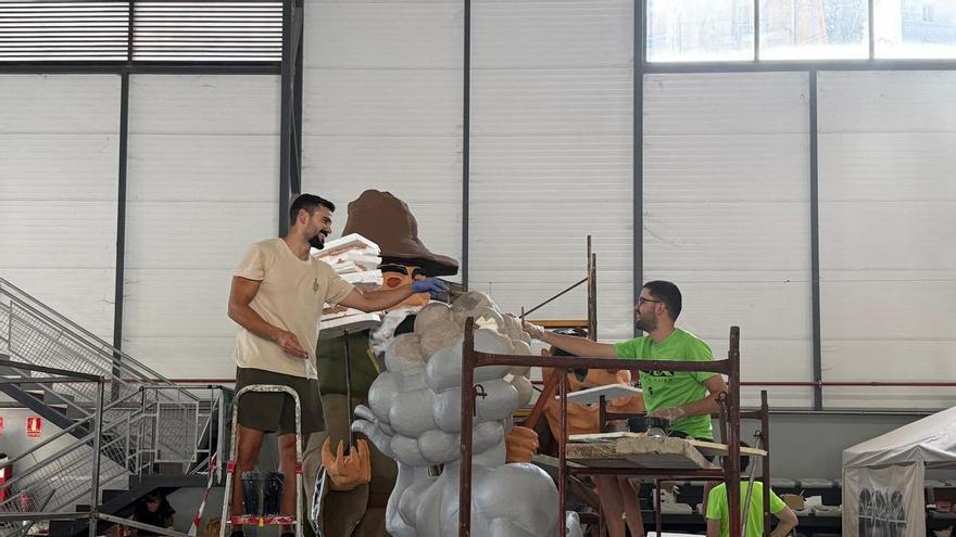 Los "astilleros" de Laviana, a pleno rendimiento para el Descenso Folklórico